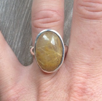 Zilveren ring met ovale goude Rutielkwarts maat 17.7 mm